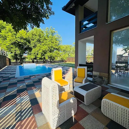 Vila Luxury With Outdoor Pool Stens Una